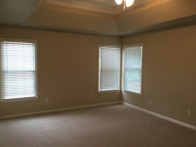 Building Photo - 5705 Beargrass Ln