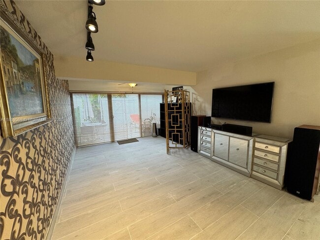Building Photo - 20940 Bay Ct