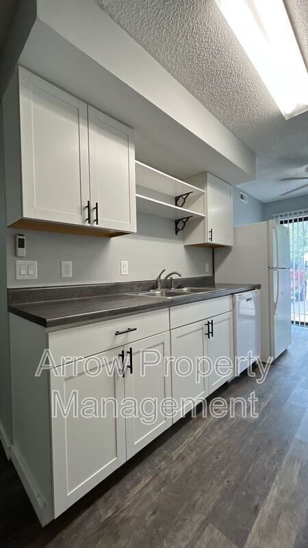 Building Photo - 3405 Holdrege St