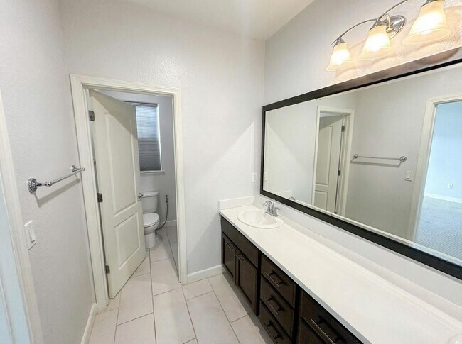 Building Photo - Beautiful 3BD Home in Hayward – Over 2,200 Sq Ft of Comfortable Living