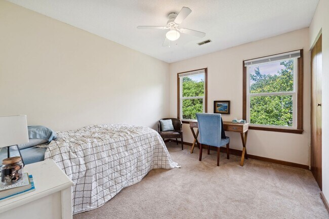 Building Photo - 3 bedroom home close to Duke Avaialble Ear...