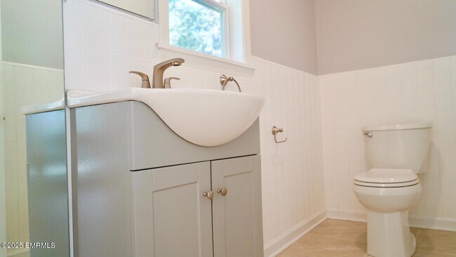 Building Photo - 3702 Rollins Dr