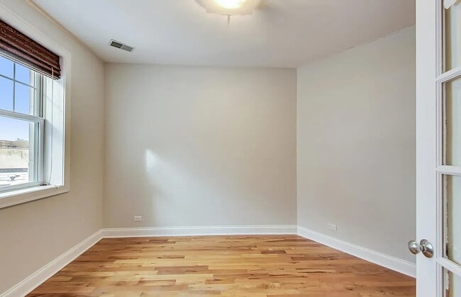 Building Photo - Elegant & Spacious Unit for Rent