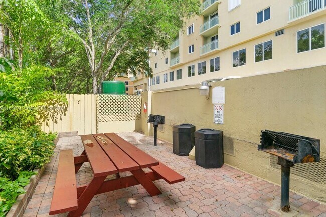 Building Photo - 3500 Coral Wy