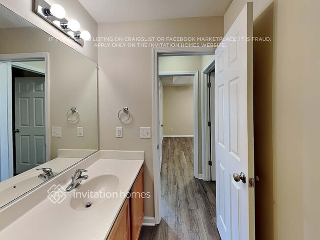 Building Photo - 2120 Centergrove Rd