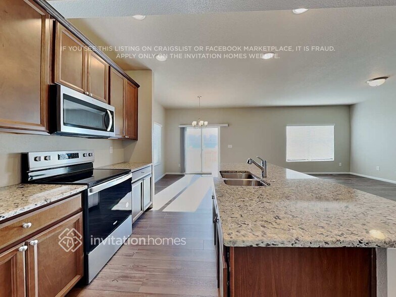 Building Photo - 6270 Bobolink Trl