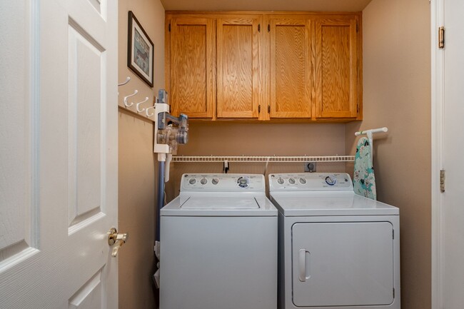 Building Photo - 3 Bedroom 2.5 Bath House