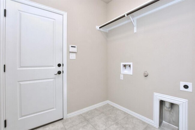 Building Photo - 109 Belford St