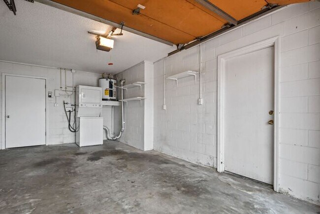 Building Photo - First floor 2/2 condo in Winter Park