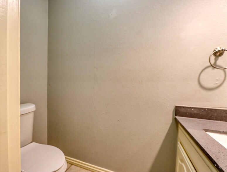 Building Photo - 317 Benjamin St