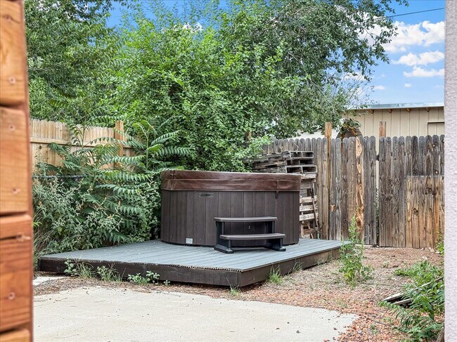 Building Photo - 521 Camino Solano