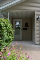 Building Photo - 4005 Winnemac Ave