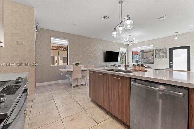 Building Photo - 8367 Central Park Blvd