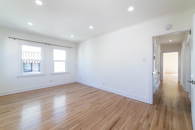 Building Photo - 5065 Edgewood Pl