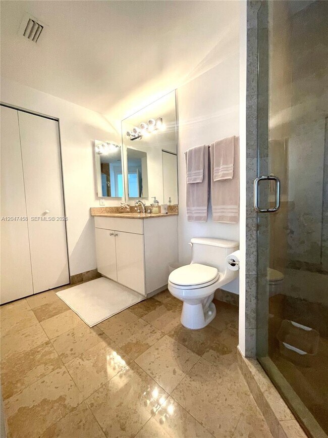 Building Photo - 4775 Collins Ave