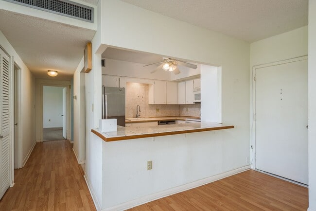 Building Photo - Harbor Oaks Place