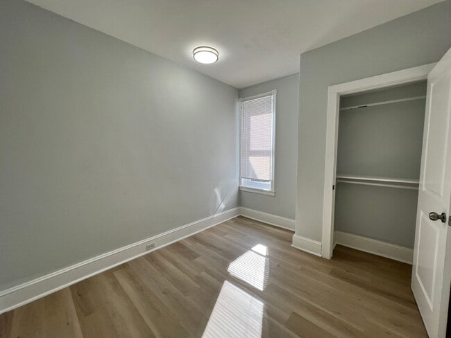Building Photo - Gorgeous 4b/1.5b Home! Section 8 only!