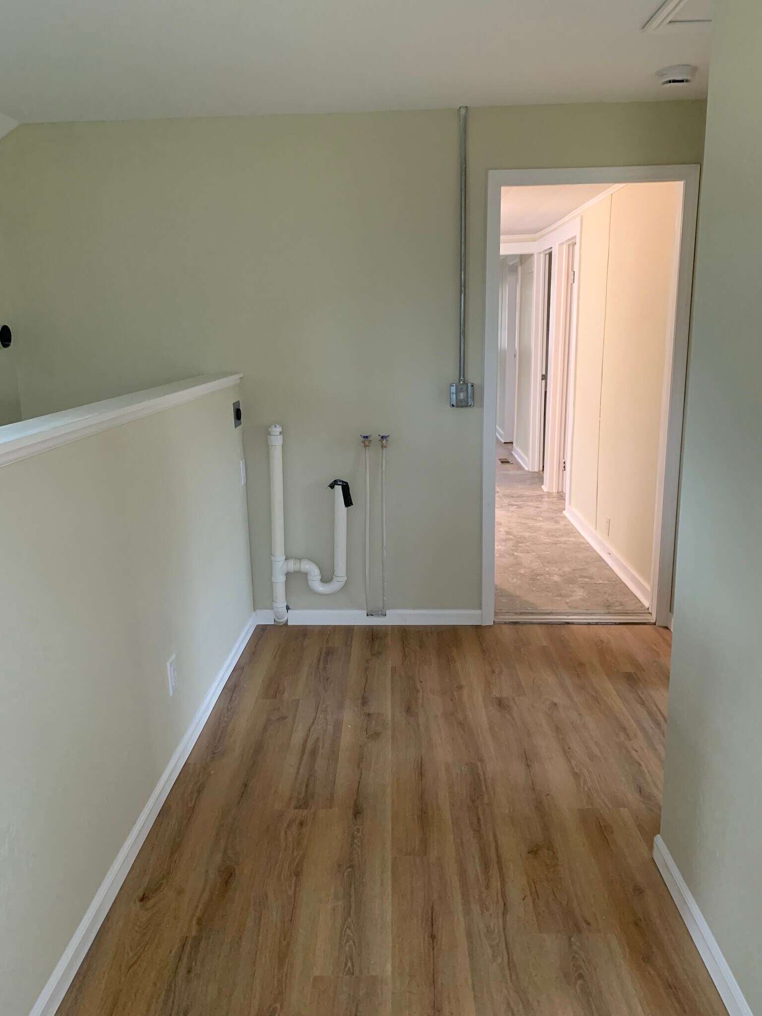 Laundry hookup - 711 Fern St