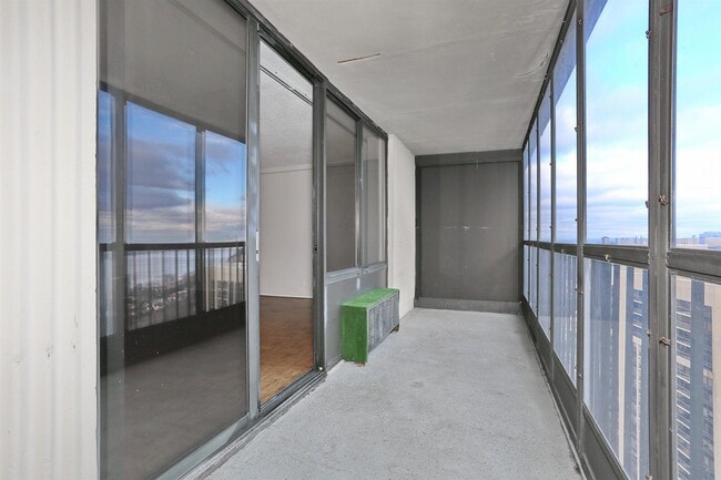 Building Photo - 300 Winston Dr