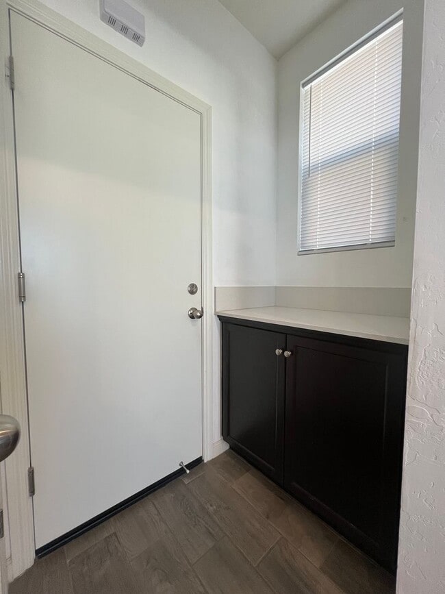 Building Photo - modern 3-bedroom, 2.5-bathroom home locate...