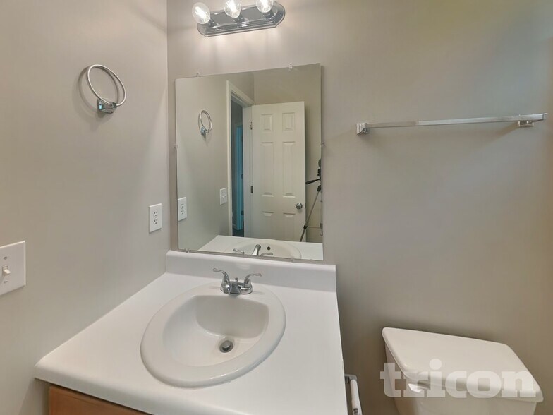 Building Photo - 711 Archers Ln
