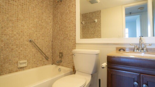 Building Photo - 4640 Lucerne Lakes Blvd W