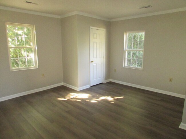 Building Photo - Single Family Home!