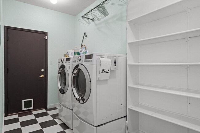 Building Photo - 8353 Steamline Cir