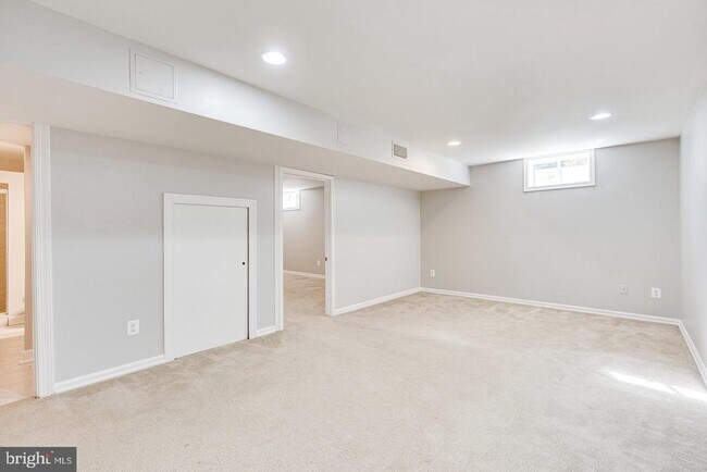 Building Photo - 1168 Taji Ct