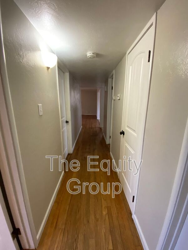 Building Photo - 4327 W School Ave