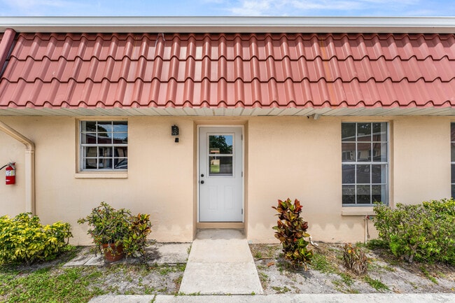 Building Photo - 711 Laconia Cir