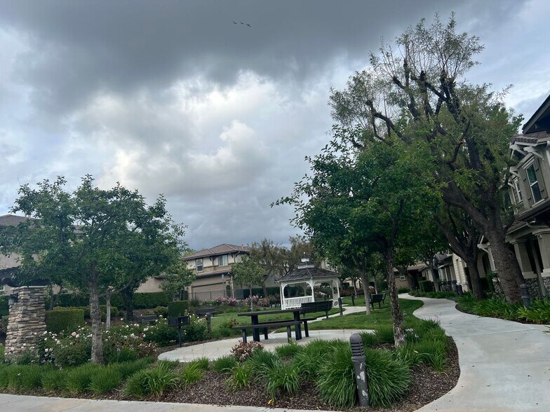 Building Photo - 24098 Stone Creek Dr
