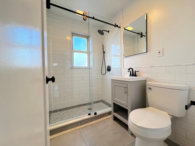 Building Photo - 101-13 Ascan Ave