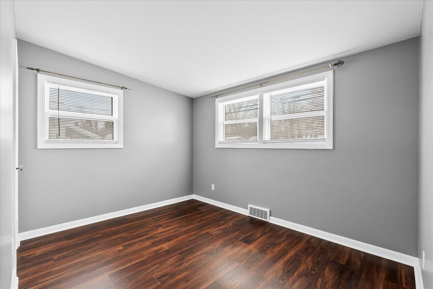 Building Photo - 941 Jamesville Ave