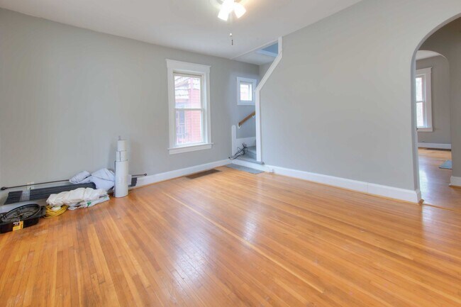 Building Photo - This classic 3 bedroom 2 bath Webster home features a front porch, large deck off the kitchen for...