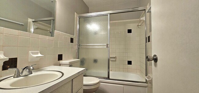 Building Photo - 3809 Briar Pl