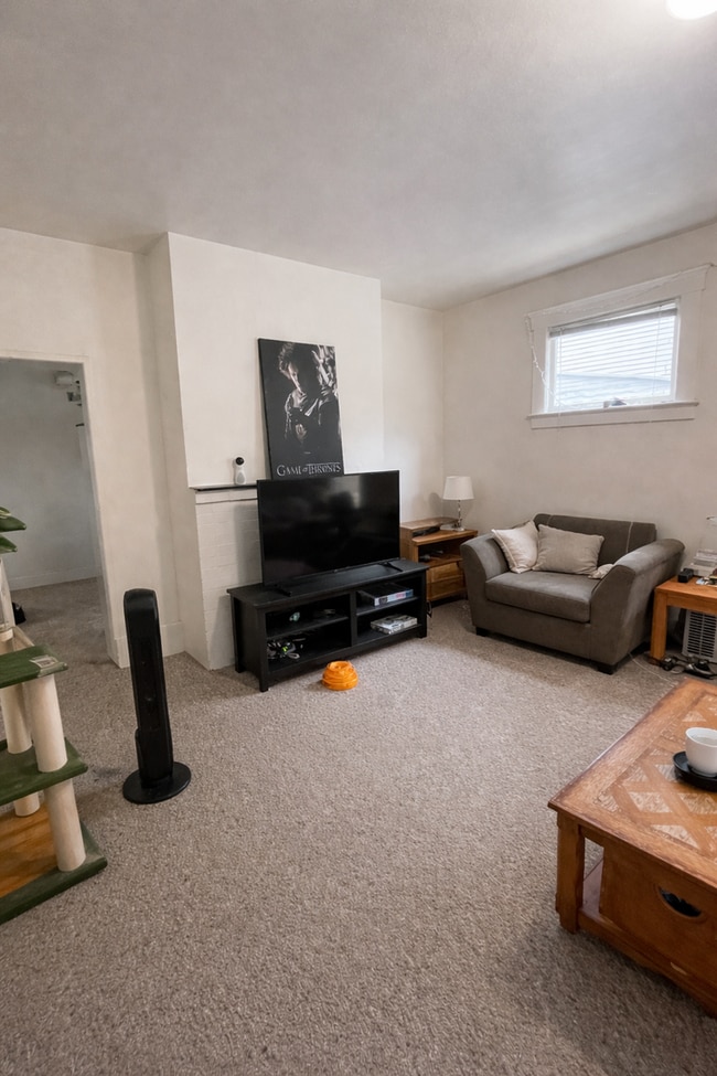 Building Photo - 1803 Hill St