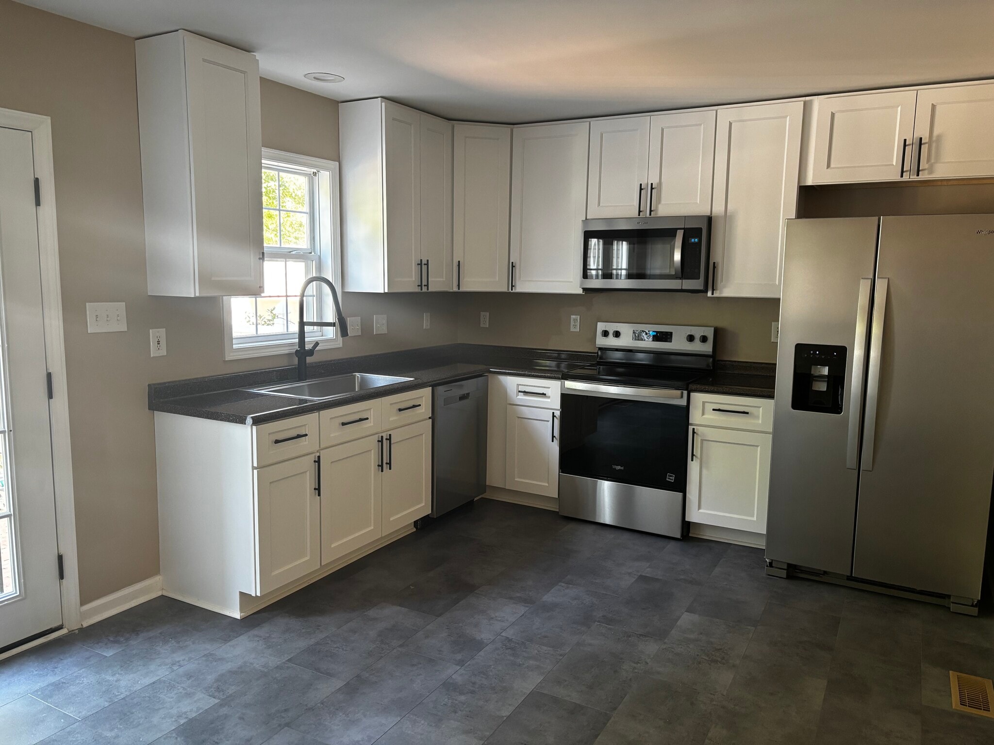 Building Photo - 8517 Kangaroo Ct
