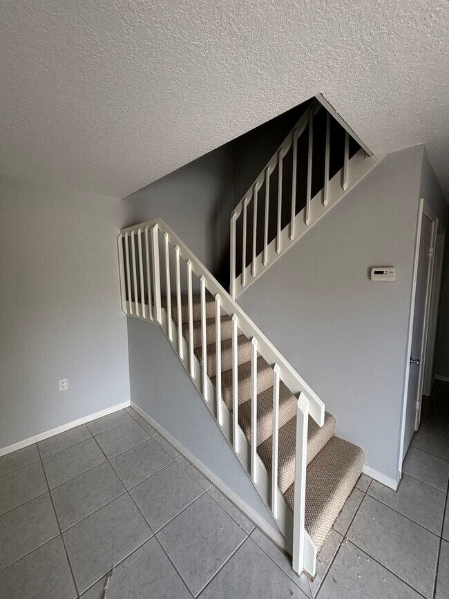 Building Photo - 1116 11th Ln