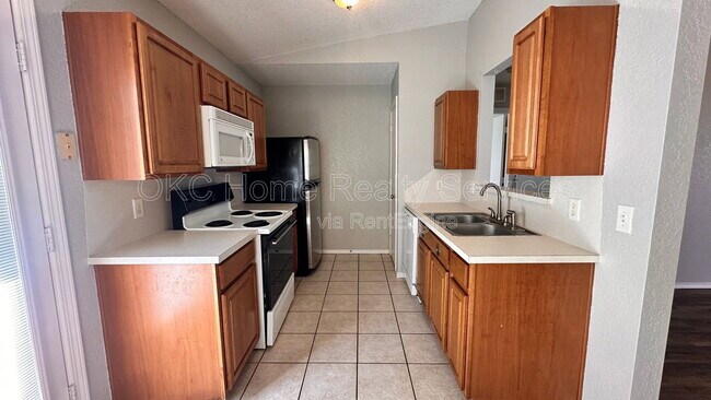 Building Photo - 5520 Bush Creek Way