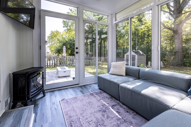 Building Photo - 2037 Sutter Pkwy