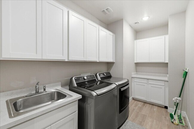 Building Photo - 2225 N 140th Dr