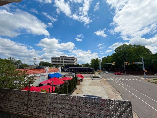Building Photo - 106 N Person St