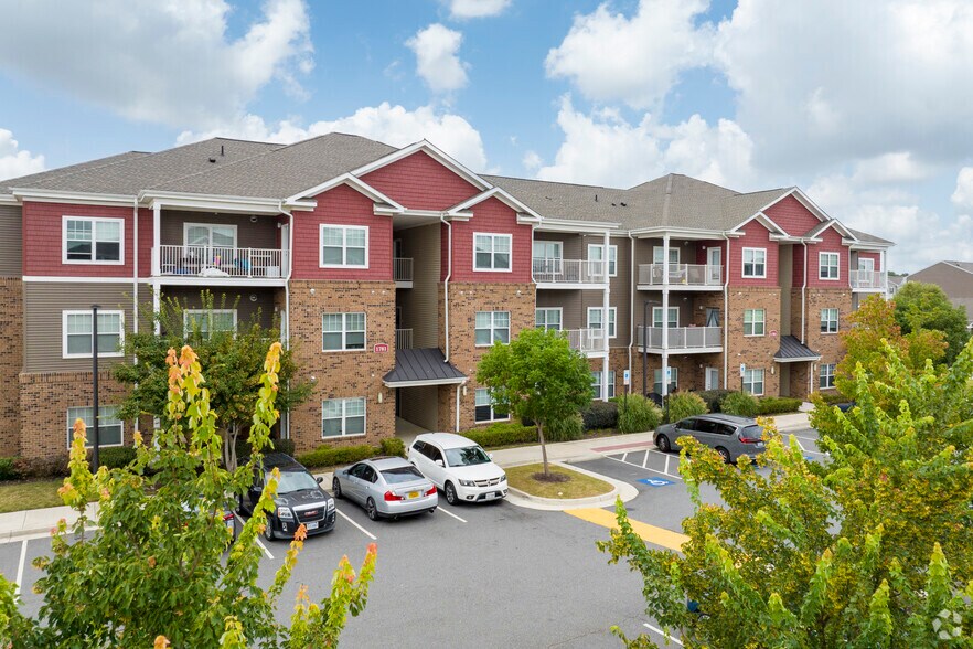 Building Exterior - Valor Apartment Homes