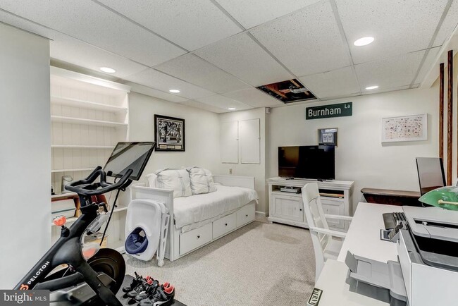 Building Photo - 145 W Hill St