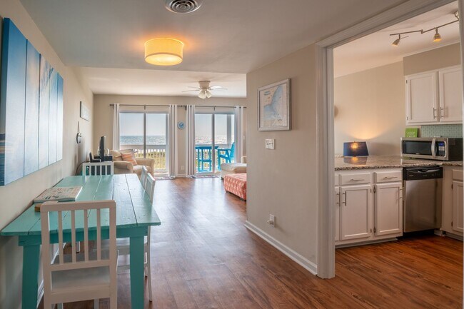 Building Photo - Seaview D @ 714 Carolina Beach Ave. N