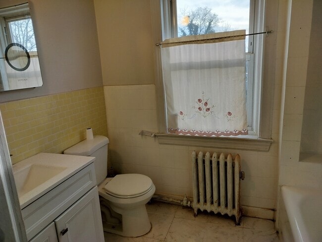 Building Photo - 32 Newell Ave