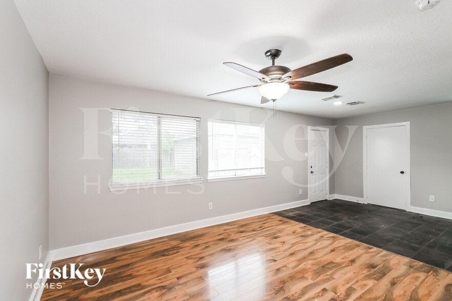 Building Photo - 256 Rolling Brook Dr
