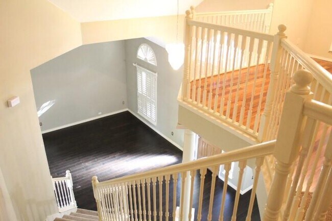 Building Photo - 1013 Stone Gate Dr