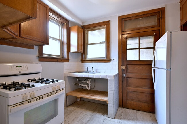 Building Photo - 5900 W Ohio St